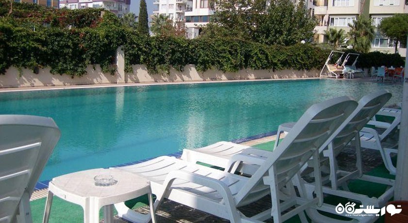 نمای استخر روباز هتل